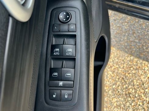 Used 2019 Jeep Grand Cherokee Altitude image 5