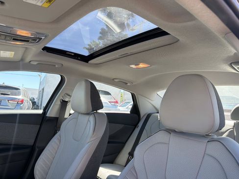 Used 2024 Hyundai Elantra Limited FWD image 19