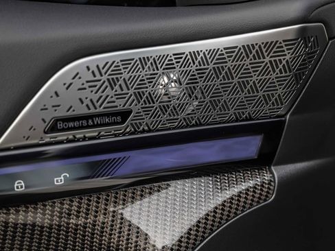 Used 2025 BMW M5 w/ Carbon Package image 24