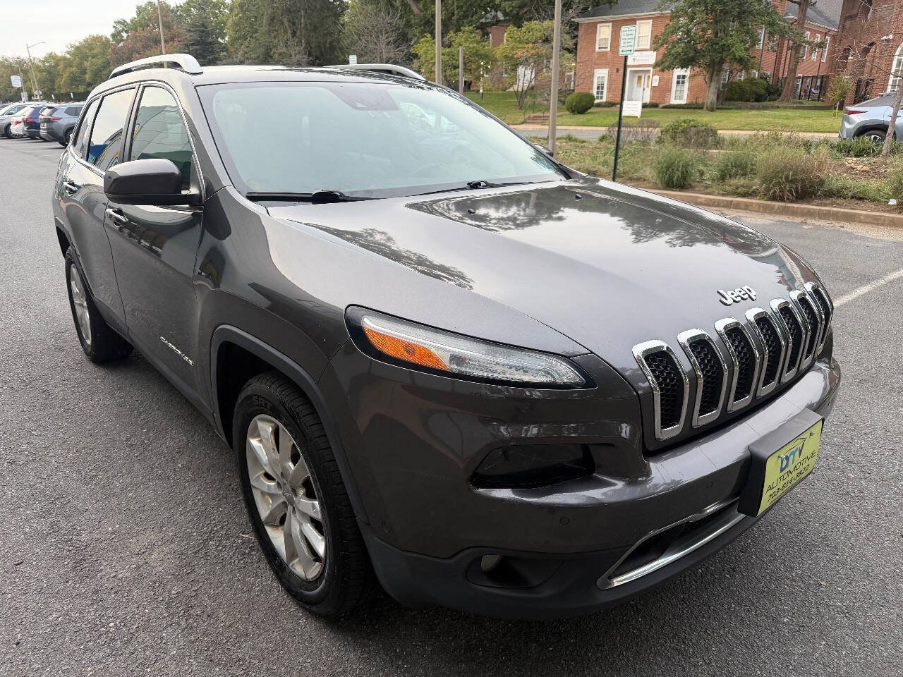 Used 2016 Jeep Cherokee Limited w/ Technology Group AWD/4WD image 8