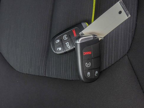 Used 2023 Chrysler Voyager LX image 30