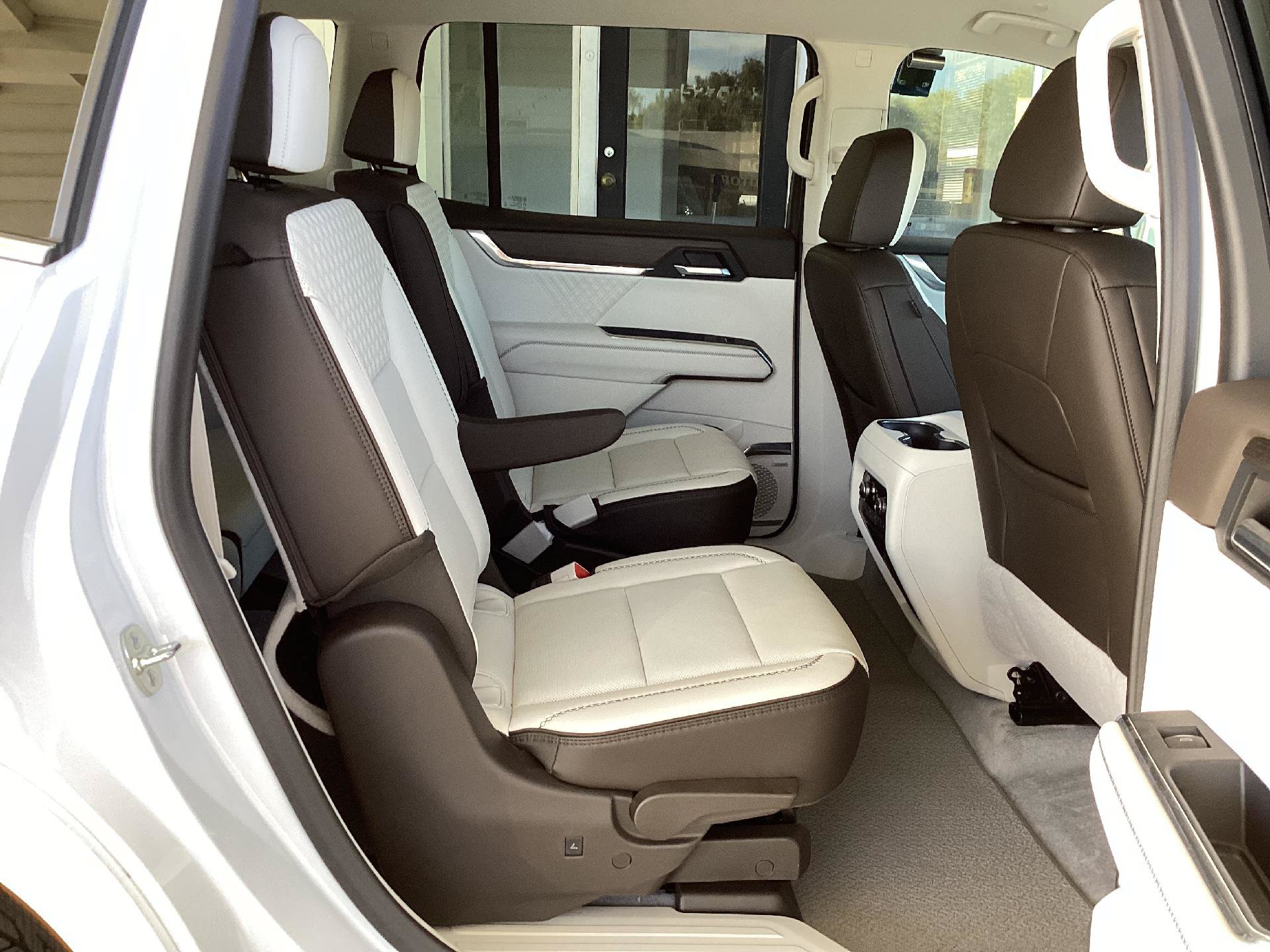 Used 2025 GMC Acadia Denali AWD/4WD image 17