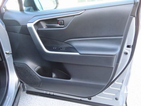 Used 2024 Toyota RAV4 LE image 9