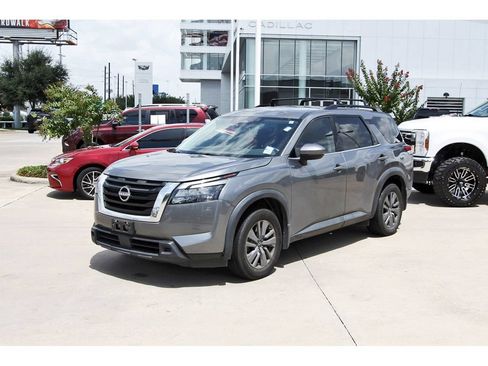Used 2023 Nissan Pathfinder SV FWD image 3