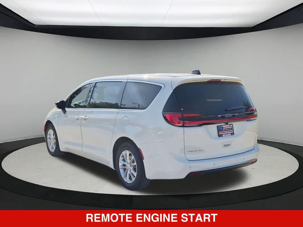New 2027 Chrysler Pacifica Select FWD image 4
