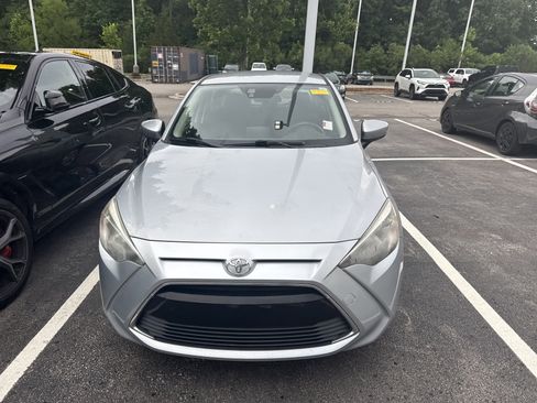 Used 2017 Toyota Yaris iA FWD image 2