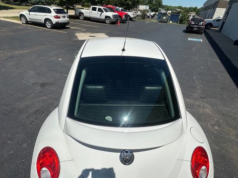 Used 2009 Volkswagen Beetle S FWD image 5