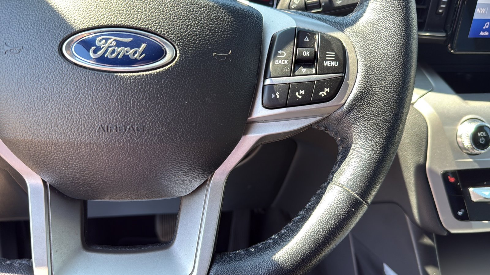 Used 2022 Ford Explorer XLT w/ Equipment Group 202A RWD image 10