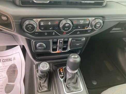 Certified 2025 Jeep Wrangler Unlimited Sahara AWD/4WD image 19