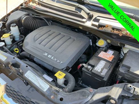 Used 2011 Dodge Grand Caravan Express FWD image 27