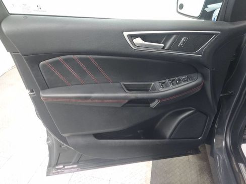 Used 2021 Ford Edge ST-Line w/ Cold Weather Package image 16