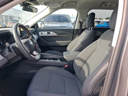 Used 2025 Ford Explorer Active RWD image 11
