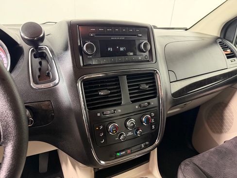 Used 2014 Dodge Grand Caravan SXT FWD image 15