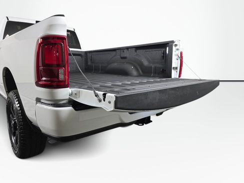 New 2026 RAM 2500 Laramie AWD/4WD image 16