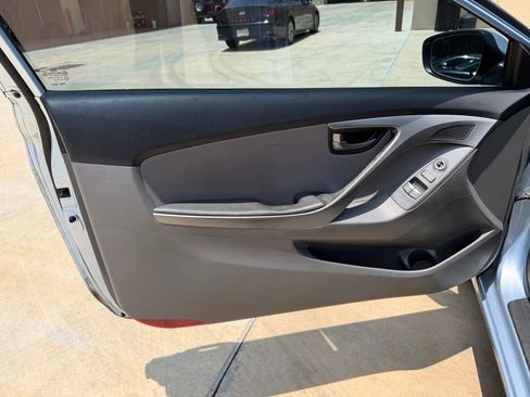 Used 2013 Hyundai Elantra FWD image 13