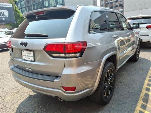 Certified 2021 Jeep Grand Cherokee Laredo X AWD/4WD image 4