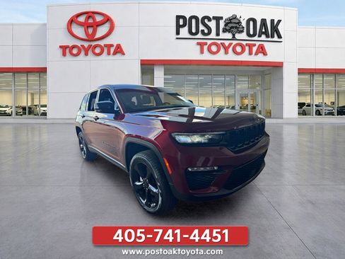 Used 2025 Jeep Grand Cherokee Limited w/ Black Appearance Package AWD/4WD image 6