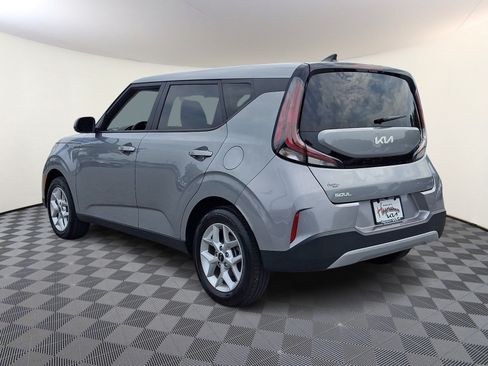 Certified 2025 Kia Soul LX w/ LX Technology Package FWD image 4