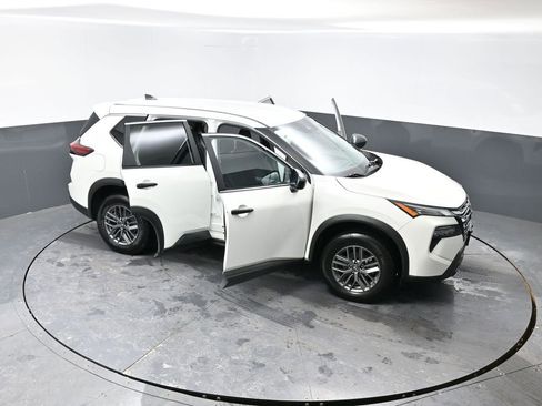 Used 2024 Nissan Rogue S image 57