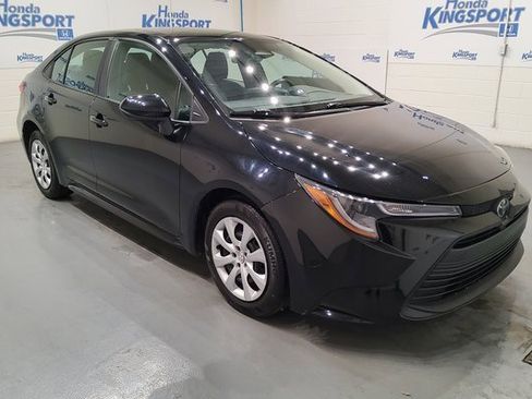 Used 2023 Toyota Corolla LE image 2