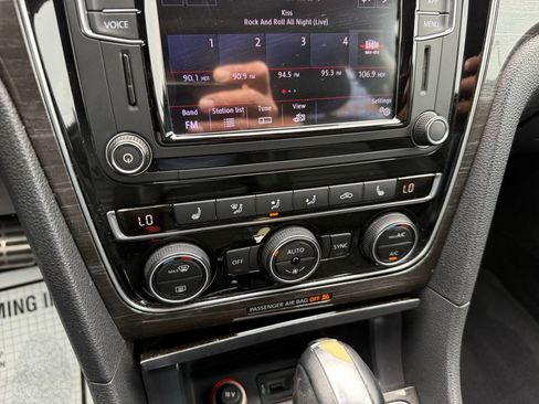 Used 2018 Volkswagen Passat 2.0T SEL Premium FWD image 26