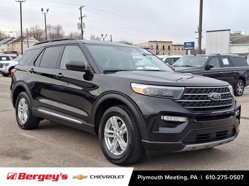 Used 2023 Ford Explorer XLT w/ Equipment Group 202A image 2