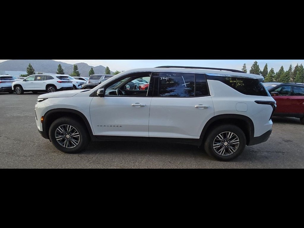 Used 2026 Chevrolet Traverse LT w/ Driver Confidence Package FWD image 5