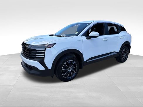 Certified 2025 Nissan Kicks SV FWD image 3