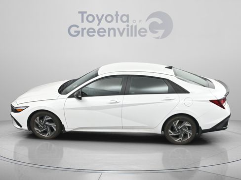 Used 2025 Hyundai Elantra Sport FWD image 4