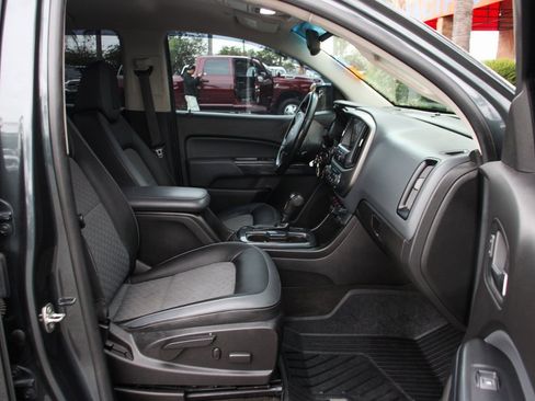 Used 2018 Chevrolet Colorado Z71 image 37