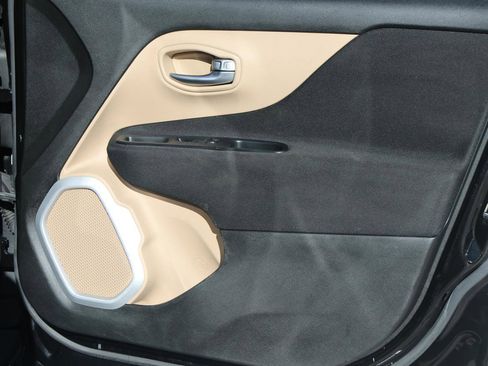 Used 2017 Jeep Renegade Latitude w/ Popular Equipment Group image 14