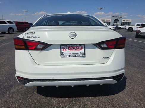 Used 2025 Nissan Altima 2.5 SV AWD/4WD image 6