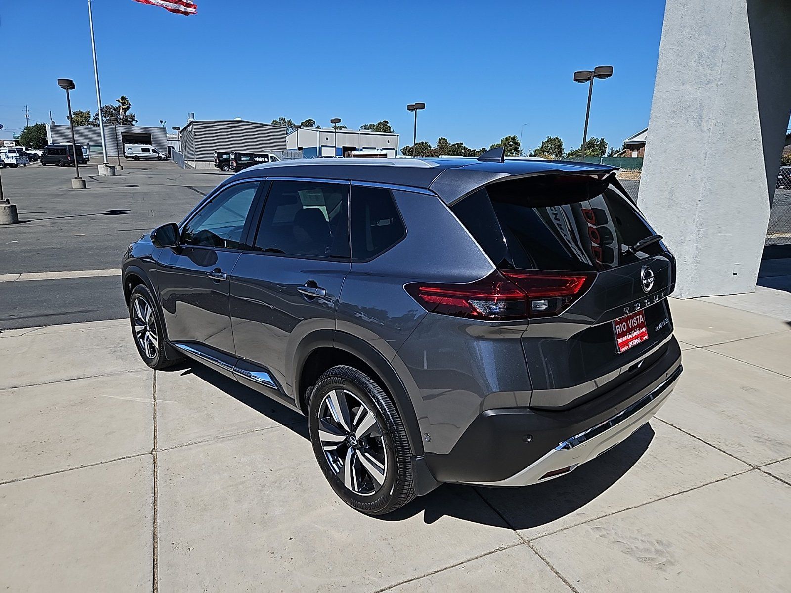 Used 2023 Nissan Rogue Platinum w/ Platinum Premium Package FWD image 4