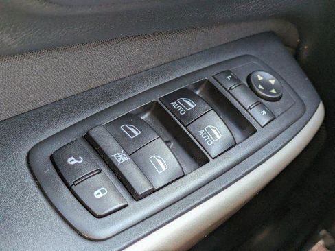 Certified 2017 Jeep Cherokee Latitude w/ Cold Weather Group image 20