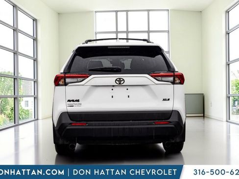 Used 2025 Toyota RAV4 XLE FWD image 20