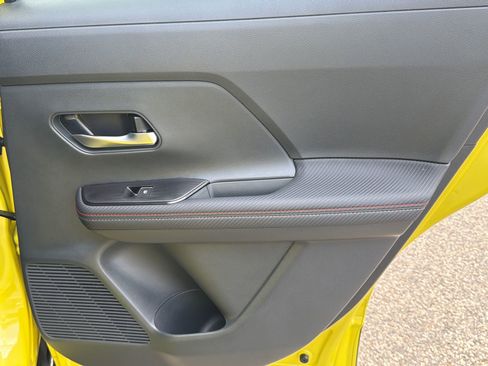 Used 2025 Nissan Kicks SR FWD image 16