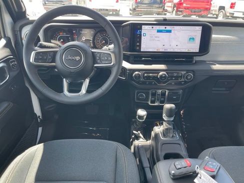 Used 2024 Jeep Wrangler Unlimited Sahara AWD/4WD image 4