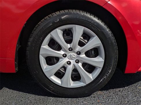 Used 2020 Toyota Corolla LE image 11