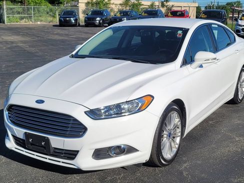 Used 2015 Ford Fusion SE w/ Equipment Group 202A FWD image 3