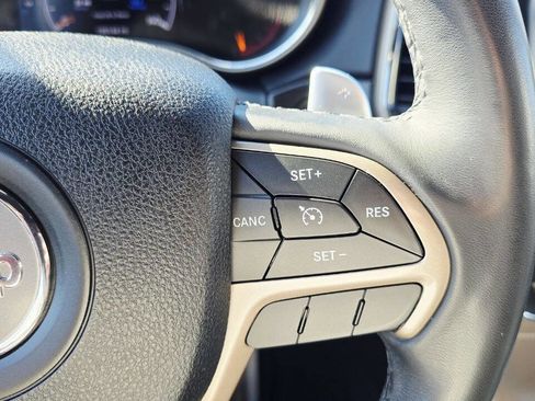 Used 2015 Jeep Grand Cherokee Laredo image 23