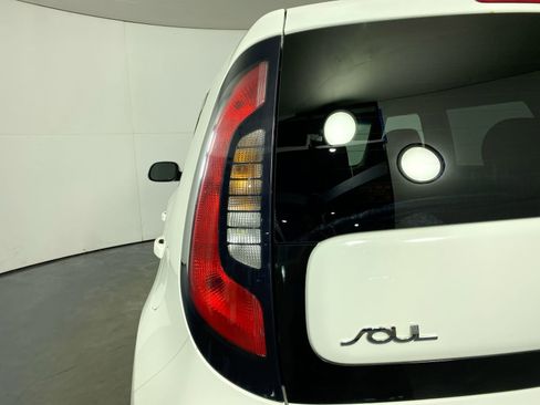 Used 2018 Kia Soul + image 30