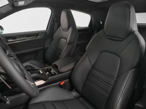 New 2025 Porsche Cayenne Turbo image 58