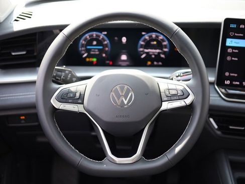 New 2025 Volkswagen Tiguan SE image 13