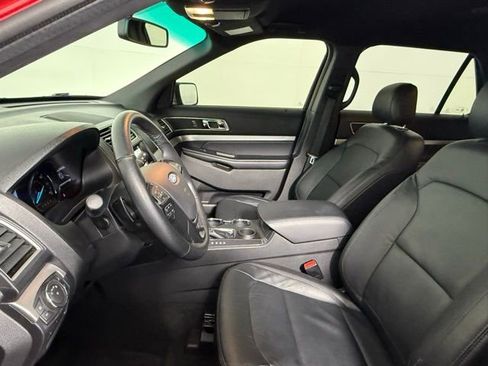 Used 2017 Ford Explorer XLT w/ Equipment Group 202A image 28