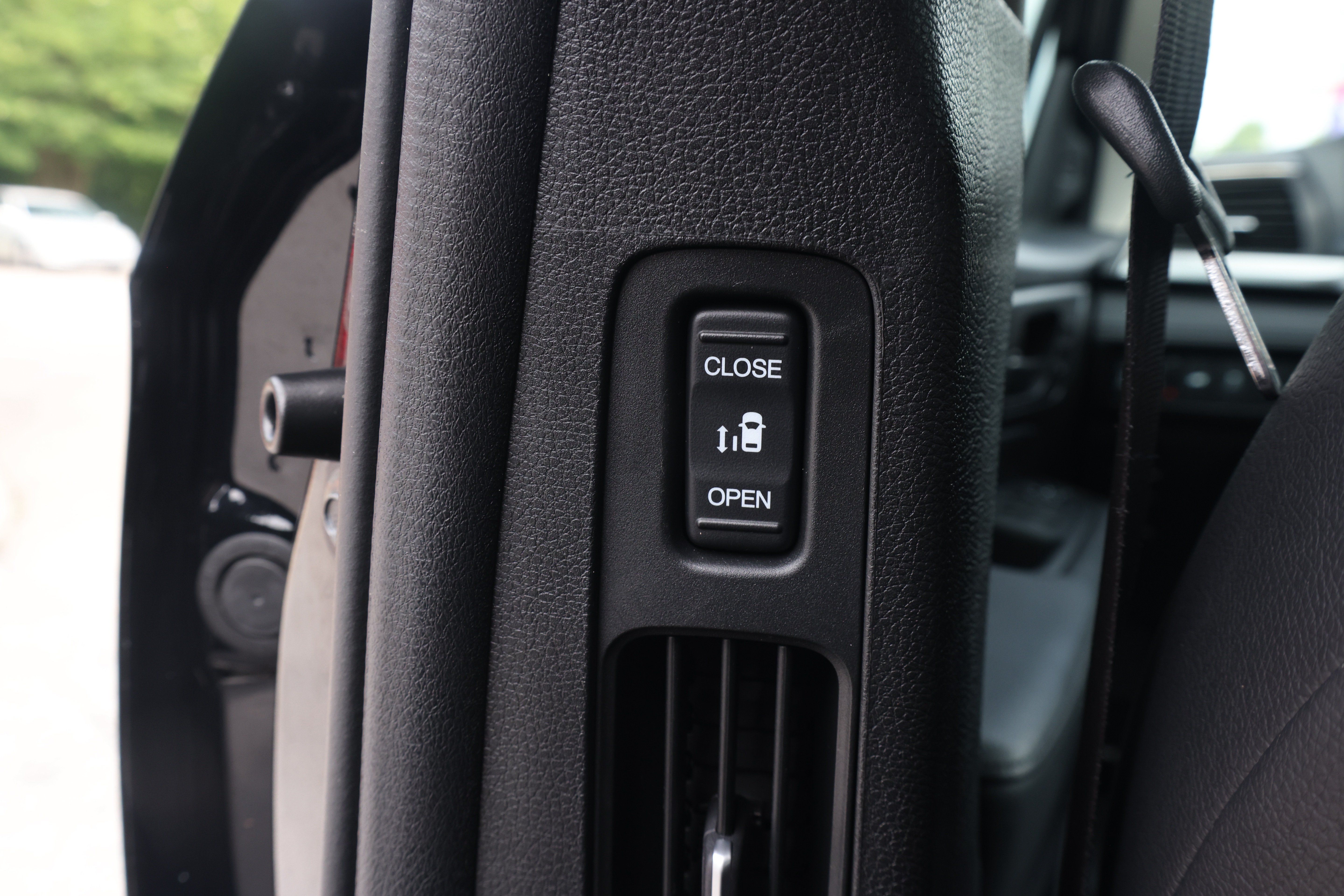 Used 2025 Honda Odyssey EX-L image 16