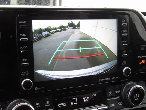 Certified 2022 Toyota Highlander XLE image 37