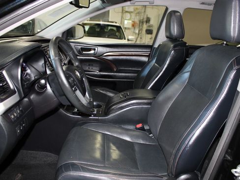 Used 2015 Toyota Highlander Limited Platinum FWD image 22