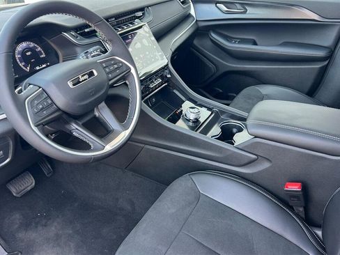 New 2025 Jeep Grand Cherokee L Altitude image 10