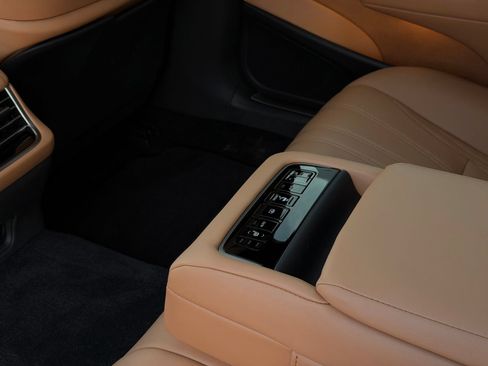 Used 2024 Lexus LS 500 w/ Interior Upgrade Package RWD image 25