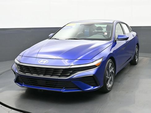 Certified 2025 Hyundai Elantra SEL image 7